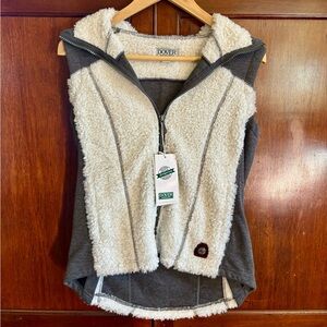 DS Ladies’ Durham Sherpa Vest

size xs